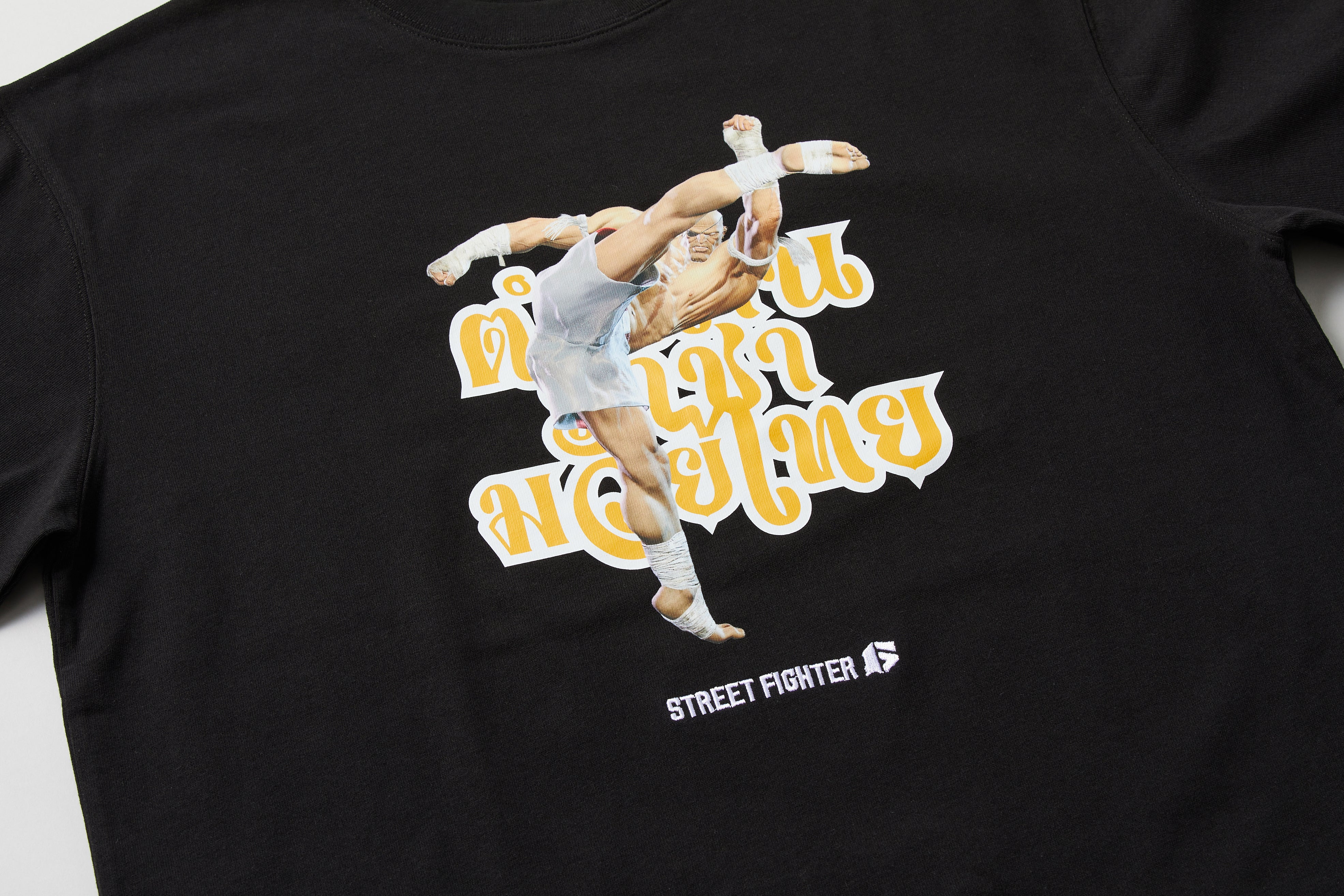 キックサガット　転写Tシャツ STREET FIGHTER 6 +1F SAGAT TEE / BLACK | ストリートファイター