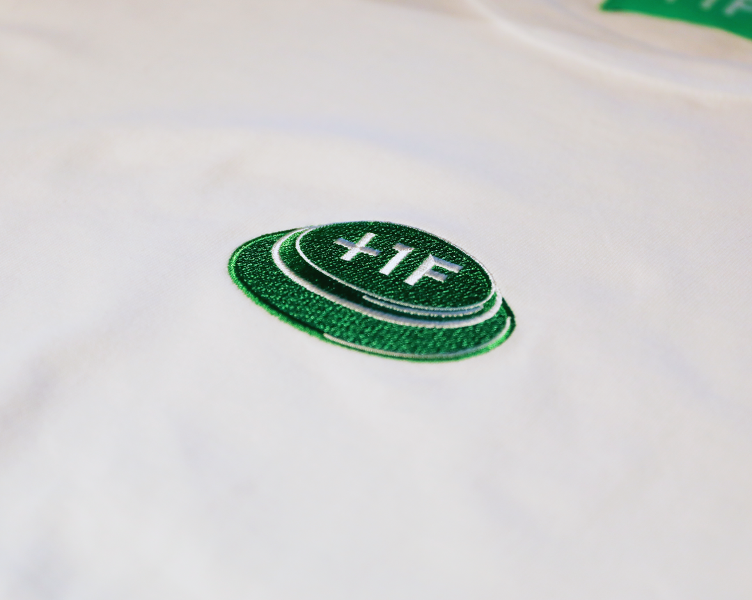 BUTTON LOGO TEE / WHITE