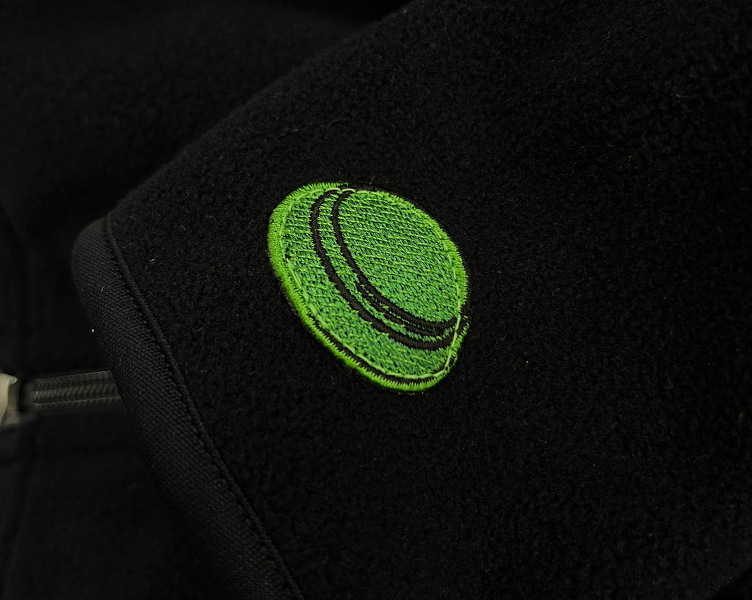 BUTTON LOGO FLEECE / BLACK