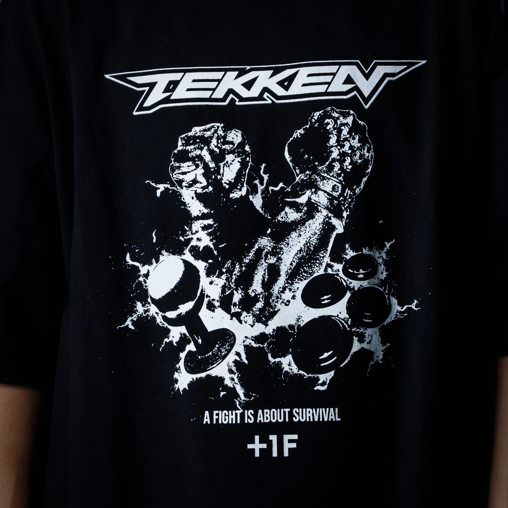 TEKKEN +1F FIGHT IS ABOUT SURVIVAL TEE | 鉄拳 Tシャツ ブラック 黒 TEKKEN +1F FIGHT IS ABOUT SURVIVAL TEE | 鉄拳 Tシャツ ブラック 黒