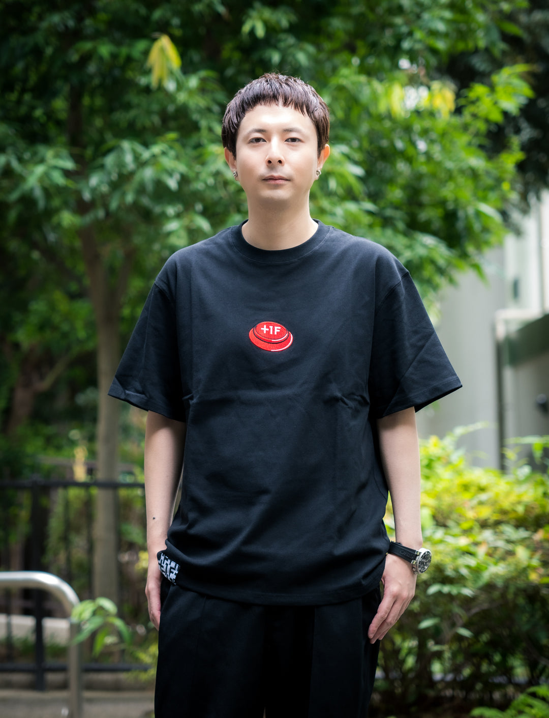 BUTTON LOGO TEE (NEW COLOR) /BLACK