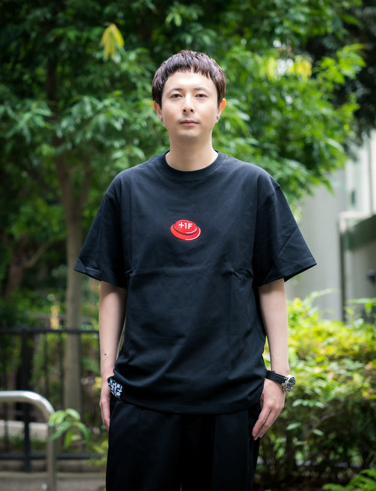 BUTTON LOGO TEE (NEW COLOR) /BLACK