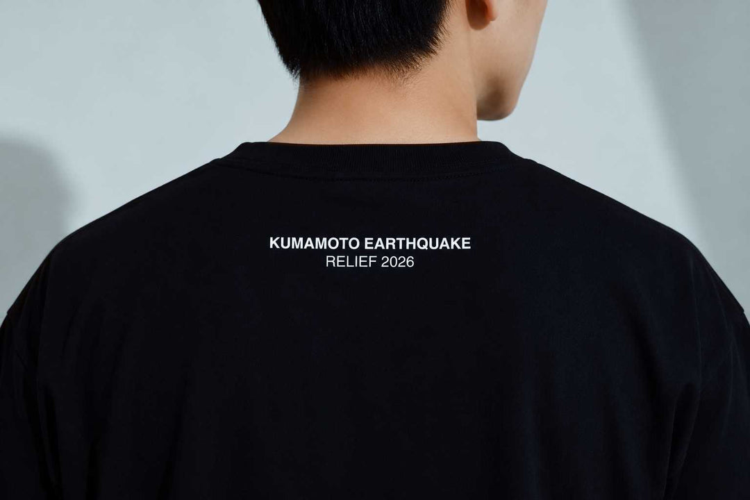 KUMAMOTO RISE UP REVERSAL TEE / BLACK