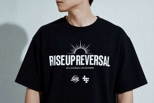 KUMAMOTO RISE UP REVERSAL TEE / BLACK